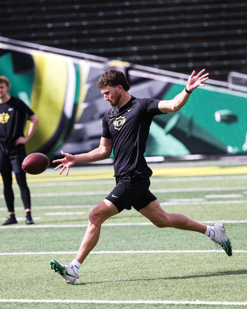 Oregon Football tweet media