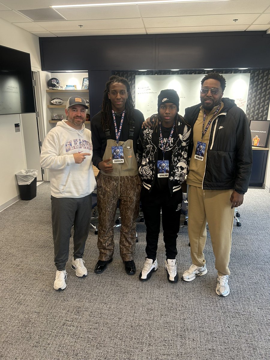 Frederrick Ford 2027 6’5 LB/DB/WR/BALLER tweet media