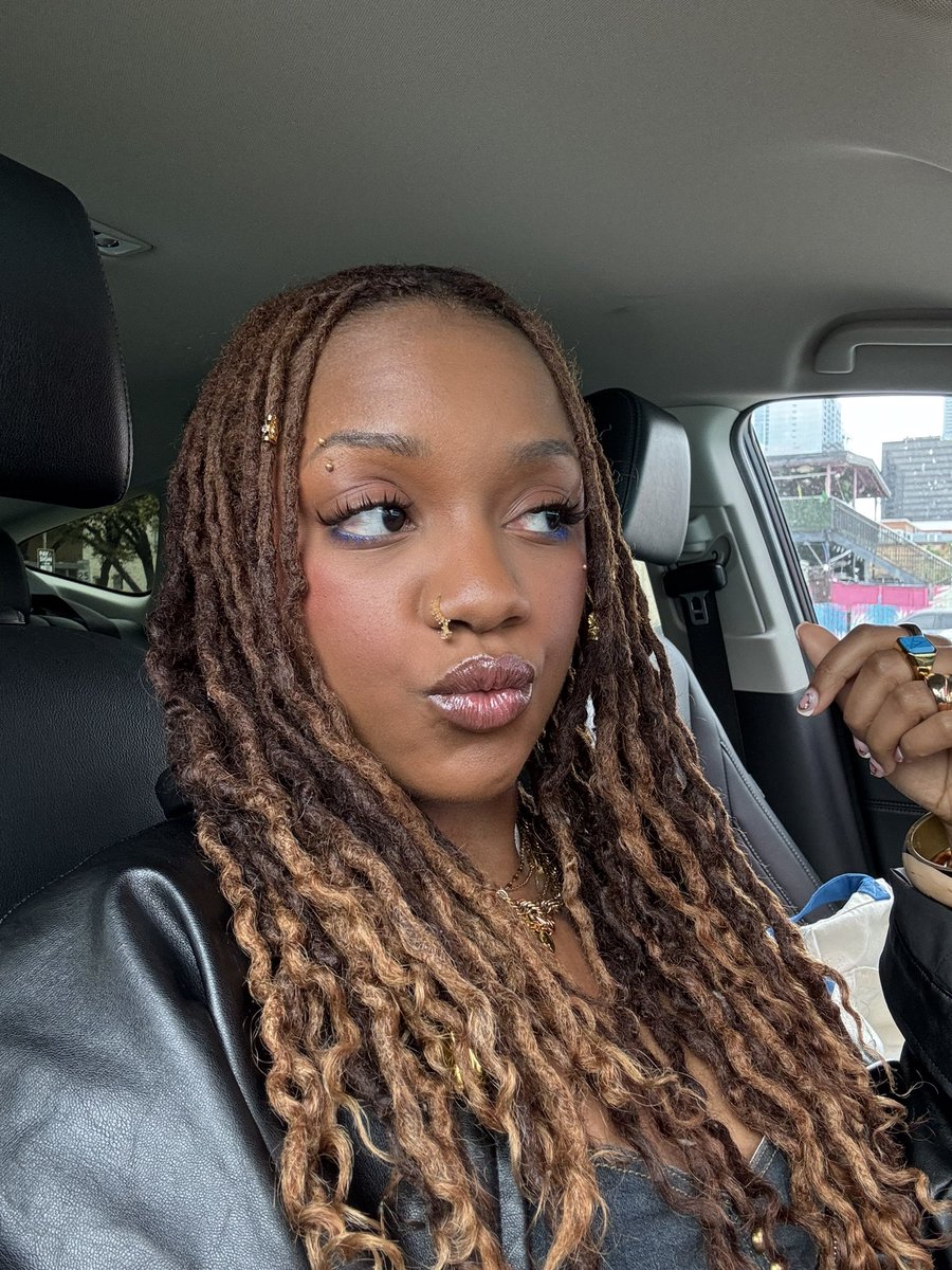 oyanoire's tweet photo. checkin in from #sxsw 💃🏾
new music on the way
mixtape on the way 
life is sweet 😋 https://t.co/I4zUlh0jqy