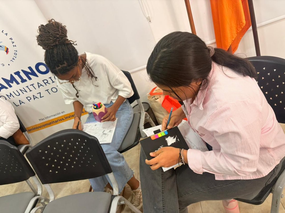 ansvcol's tweet image. 📍#Sincelejo, #Sucre

La #ANSV desarrolló en el Auditorio del Ministerio de Transporte una asistencia técnica de capacitación en el Manual de Urbanismo Táctico y Pacificación del Tránsito.

Durante la jornada se realizó una capacitación individualizada de cada una de las guías,