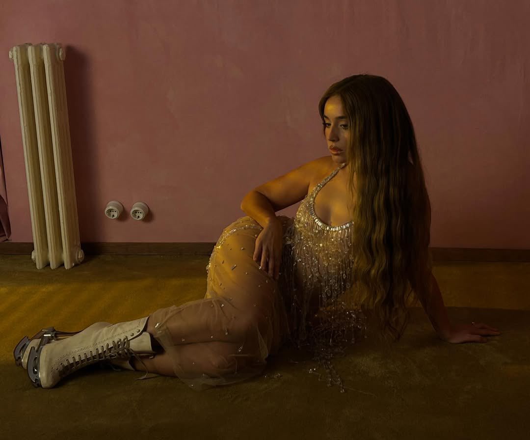 LAREINANDALUZA's tweet photo. Muy pronto…Romance de 1 noche de verano…✨
#Fake
#Roleplay
#Parody
#SeductiveWednesday https://t.co/29Bi2R6AVk