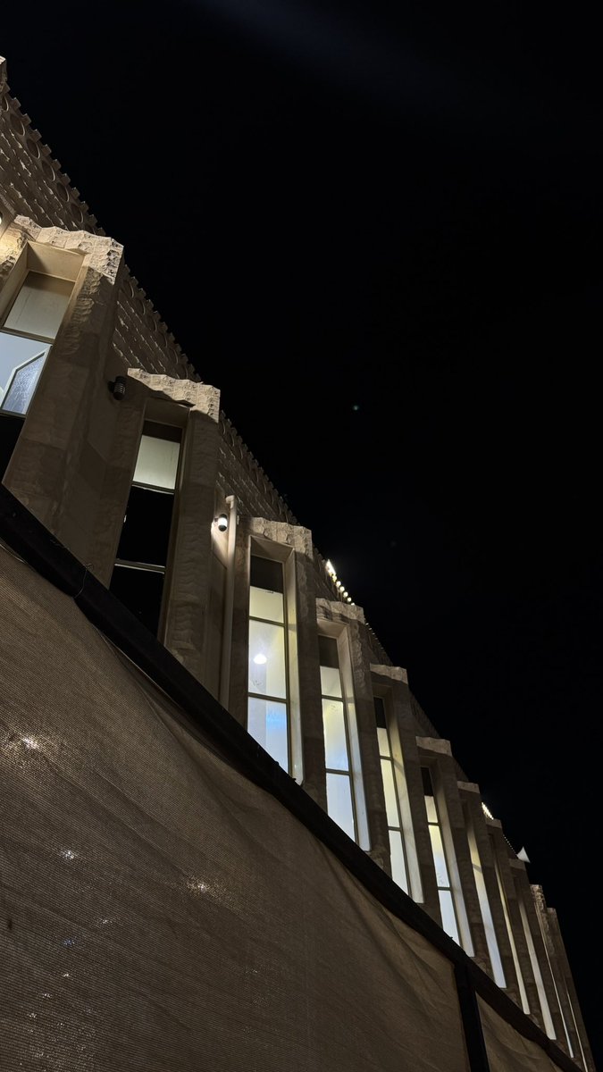 الأرض أرضه والأمر أمره ونحن عباده وهو بنا أحن وأرحم 🤍🤍. 
#ليله_٢٩