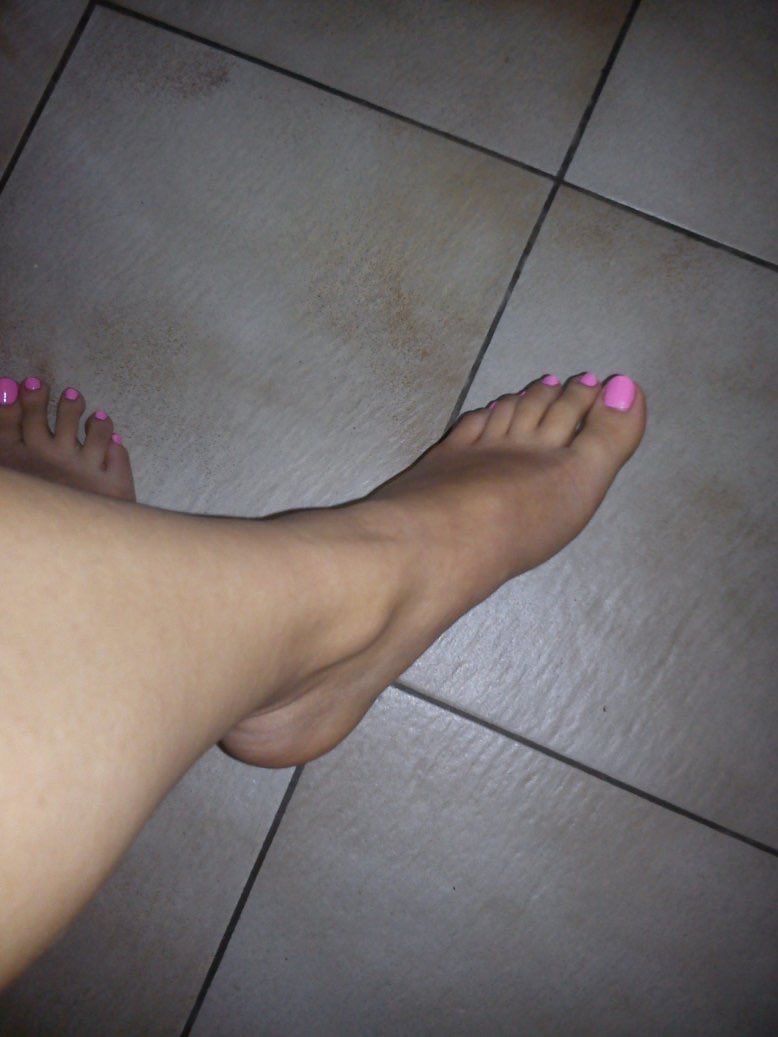 SamiiaNsr's tweet photo. Allez aux pieds les bouffons j’attends 

#moneyslave #moneymiss #slave #findom #paypig #mistress #feetdom https://t.co/jksxrle3Yn