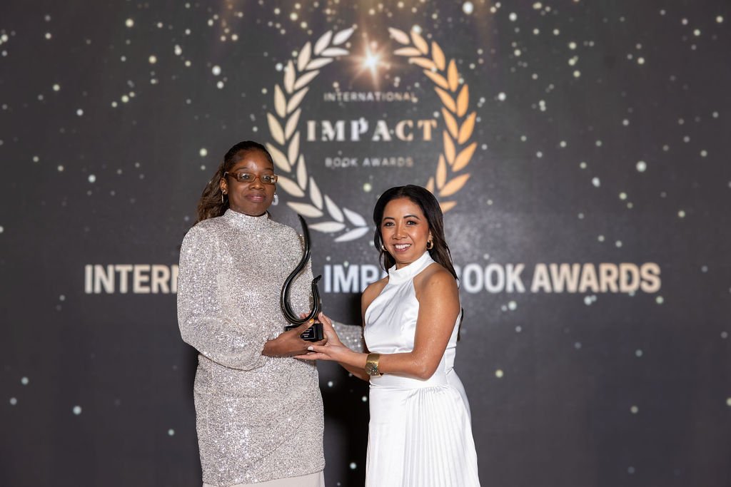 ichinwe32's tweet photo. More memorable moments in the book award. https://t.co/L1qDaLQGDD