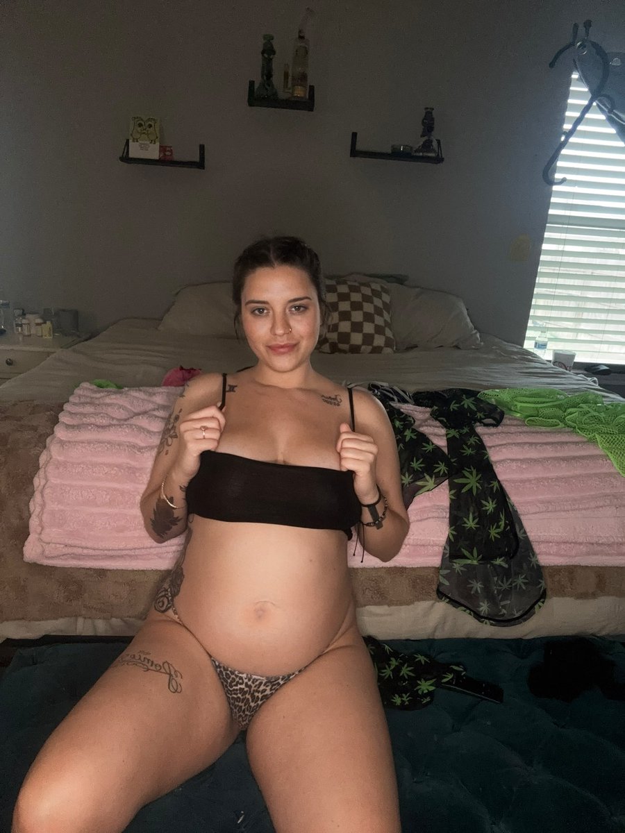MILFIRLL's tweet photo. Your Fav MILF 👀

#linkinbio #milf #onlyfans https://t.co/w53XqZPRhj