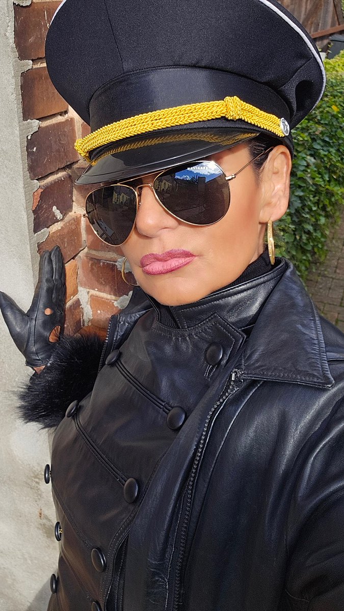 In the middle of the week, a huge shoutout for the absolutely stunning Madame Catarina 🙌 Amazing beauty, tremendous strength and heels to die for! Worship the finest 🙌 <a href="/MadameCatarina/">Madame Catarina</a>  <a href="/MCinema6675/">Madame Catarina's MCinema</a>