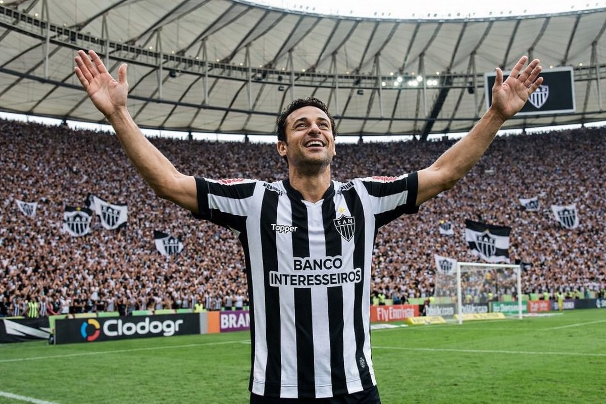 DiogoOlouco's tweet photo. Colocaram o Fred com a camisa do Galo dentro do Maracanã kkkkkkkkkk

Bizarro a irrelevância do Fluminense perante o mundo do futebol 

Saiu do RJ, ninguém conhece https://t.co/YiE365rCed