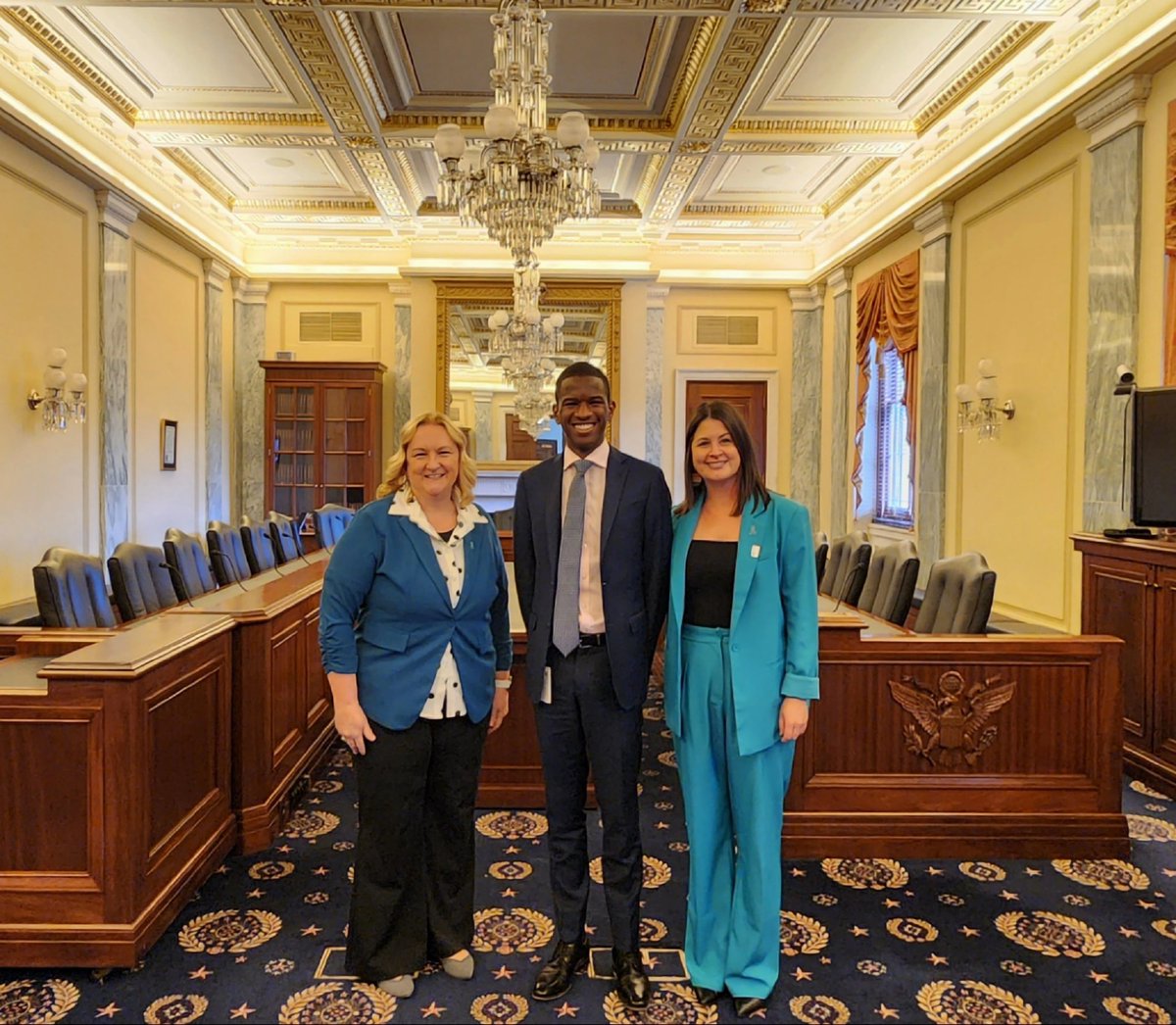 Had a great meeting with Matthew from <a href="/SenJoniErnst/">Joni Ernst</a> office! We look forward to continuing conversations around important legislation for the gynecologic oncology community. #tealaction Ovarian Cancer Research Alliance OCRA