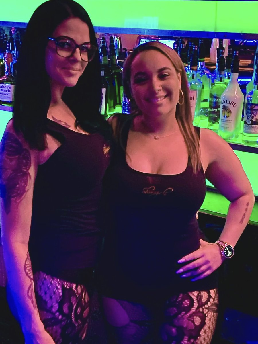 ShowgirlsPC's tweet image. Gear up for a St. Patrick’s Day Bash at Showgirls! 🍀
🥃 $4 wells | $5 Fireball shots all night—because Tuesdays are better with a little luck and a lot of drinks! 🍻🔥
#ShowgirlsPC #StPatricksDay #LuckOfTheIrish #PlantCity #Lakeland #Brandon