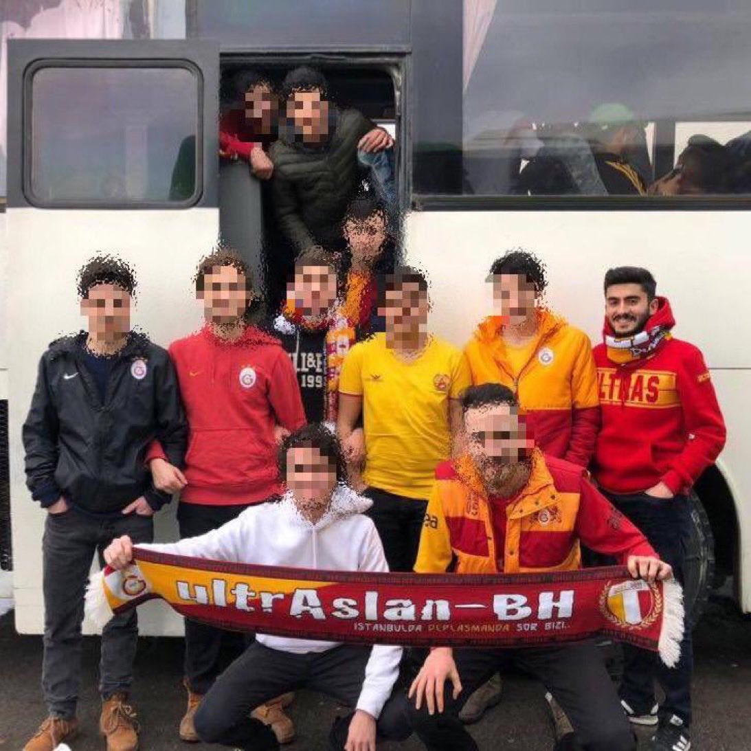 BEEHAASS! tweet media