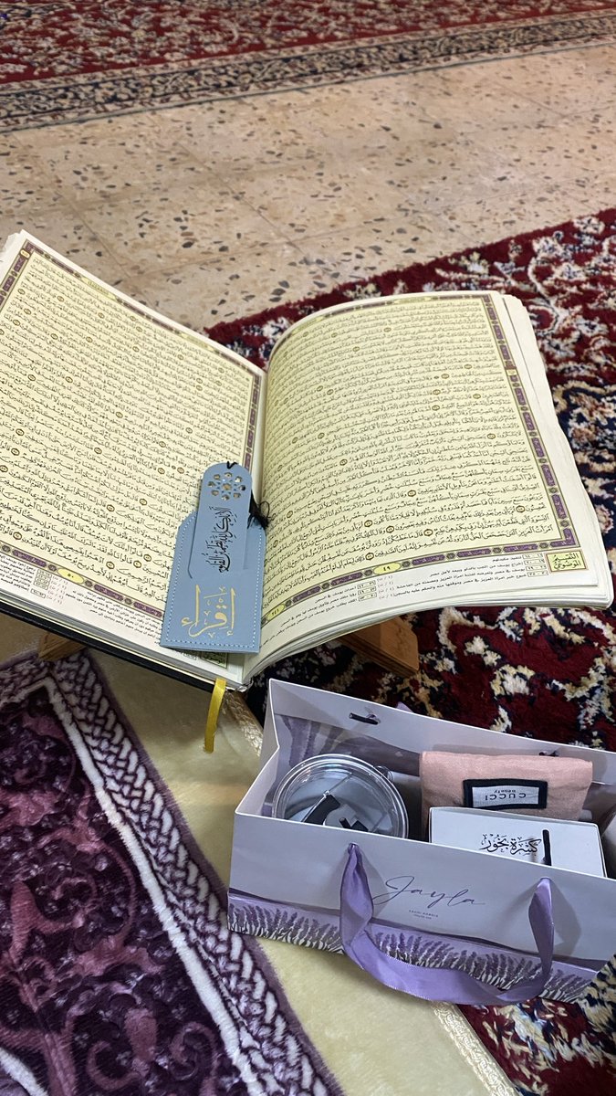 كانت ليالي رمضان هذا العام رائعه الحمدلله الذي أنعمت علينا حذفت جميع برامج التواصل عشت رمضان مختلف جدًا وليالي الاعتكاف كانت فيها كمية طمأنينة وراحة عجيبه طبعًااذا شفت هالتوزيعات اعرف أن المعتكفات يودعون بعض واحزن بشّده واصدع من كثر البكاء يارب لاتجعلنامن المحرومين وأعدهُ علينا😞