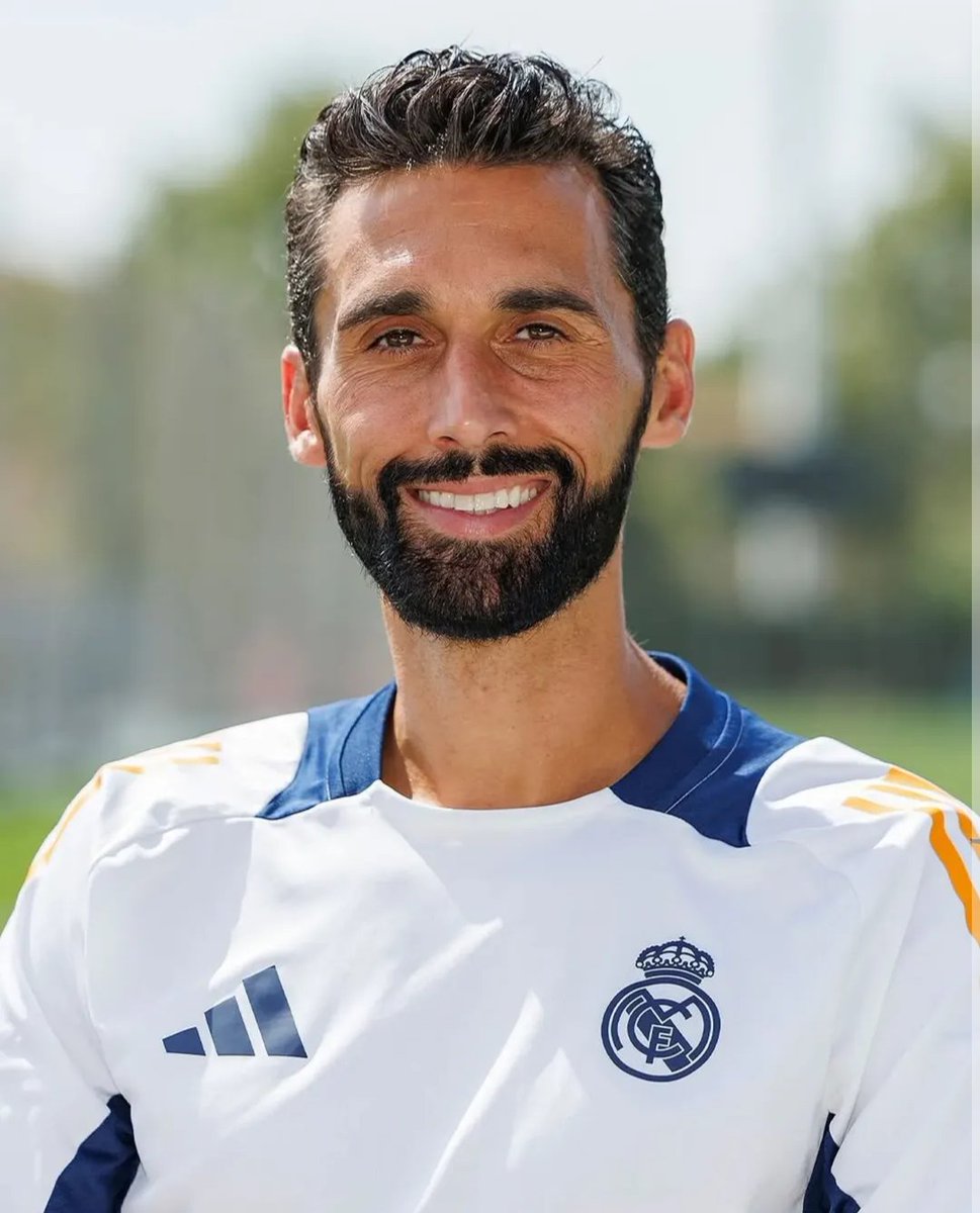 🚨 Alvaro Arbeloa is the first Real Madrid manager EVER to win his first four UCL knockout games. 

✅ 1-0 vs Benfica 
✅ 2-1 vs Benfica 
✅ 3-0 vs Manchester City 
✅ 2-1 vs Manchester City