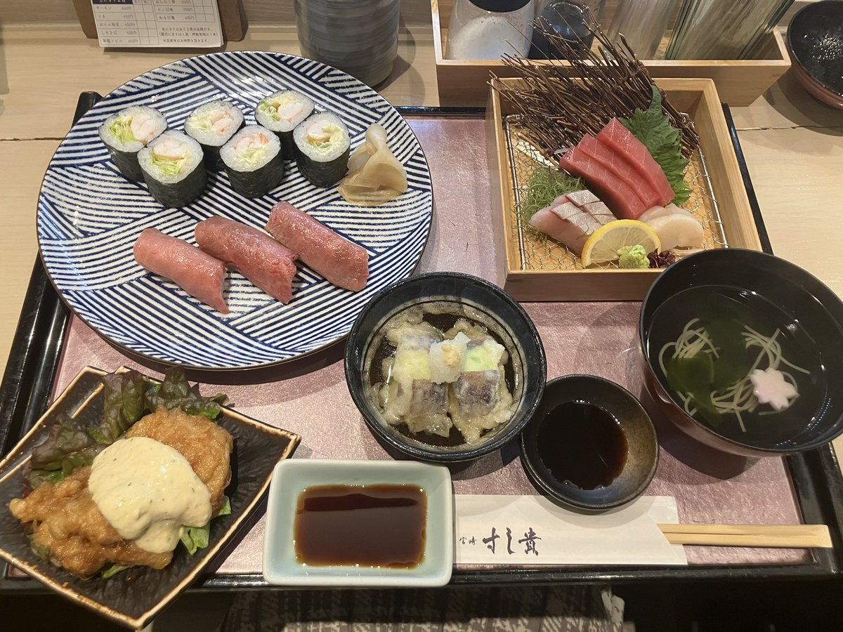 makki8632's tweet photo. 宮崎 延岡の苺ちゃんに会いにいったら
そりゃ宮崎市内のNick（@nickono2918 ）さんのお店 すし貴へ行かないと♪

私は初めての すし貴♡
美味しかお寿司に宮崎名物チキン南蛮も付いて大満足。

リアルNickさんとも話せて嬉しかった〜

またすし貴へ行きたか〜
あっ、Nickさんに会いにね🤭 https://t.co/d6BOKHLahC