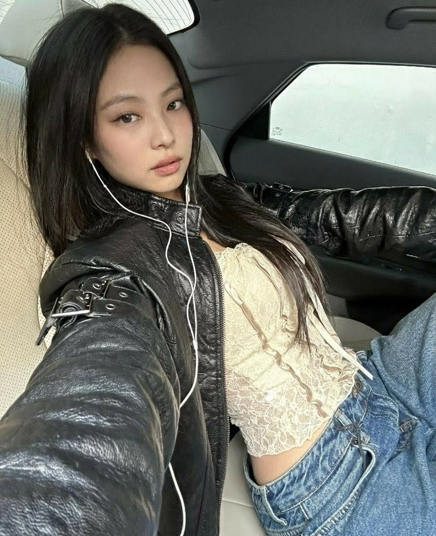 rubyjenniepink1 tweet media