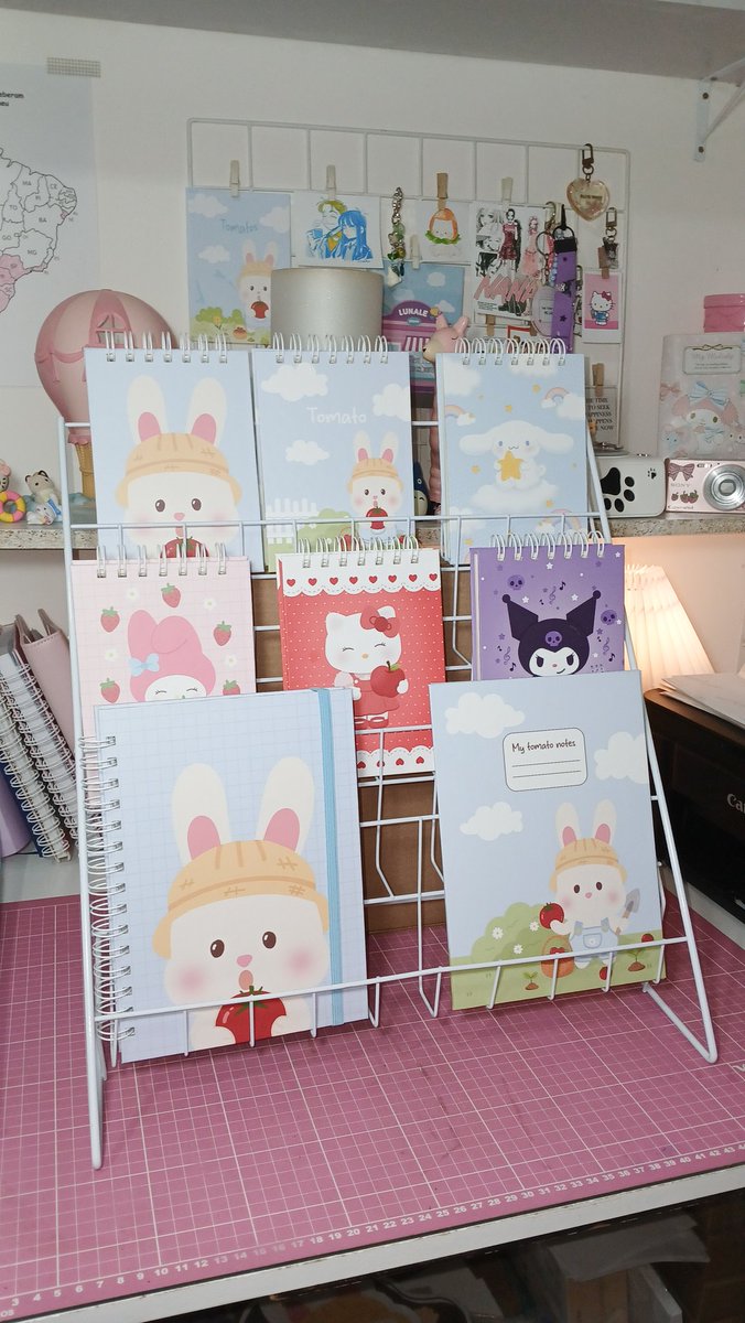 me sinto tão feliz de saber que em breve estarei mostrando minha arte e meu trabalho para mais pessoas!

apesar de sempre ter tido essa vontade, agora finalmente vai se tornar realidade 🥺🩷 no final, todo esforço vale a pena!