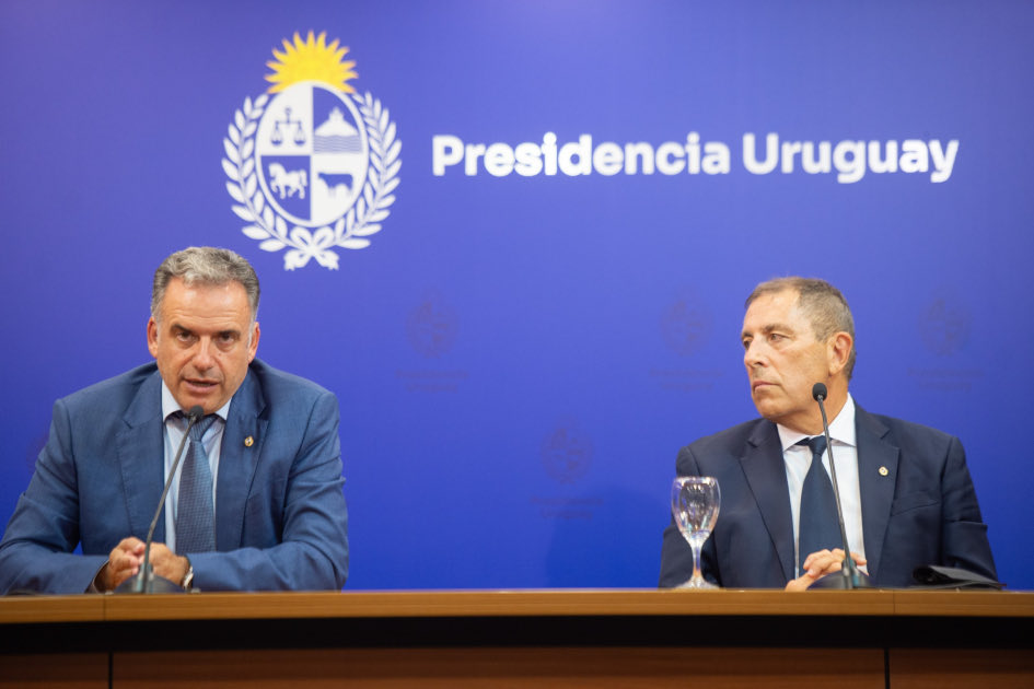 El presidente de la República, <a href="/OrsiYamandu/">Yamandú Orsi</a> y el ministro de Economía y Finanzas, Gabriel Oddone, anunciaron medidas para mejorar la competitividad, innovación y clima de negocios. 

El mandatario señaló que se trata de acciones concretas que priorizan el diálogo como eje del