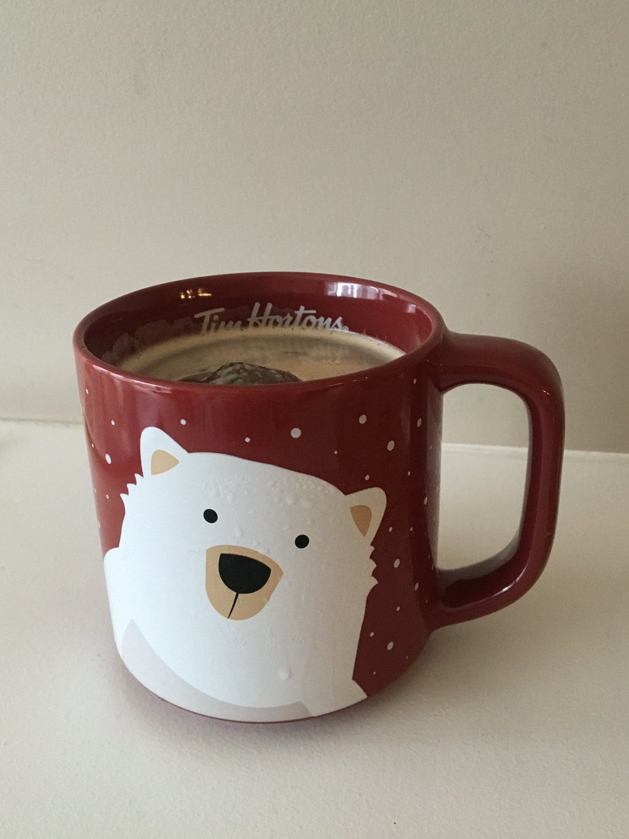 이렇게 둘이 세트였습니다….🤍
아이스라떼 만들어 놓고 출근준비하고 왔더니 곰이 땀 흘리는 것 처럼 보임 💦🫧
오늘 하루 모두 행복하기 !!!!!