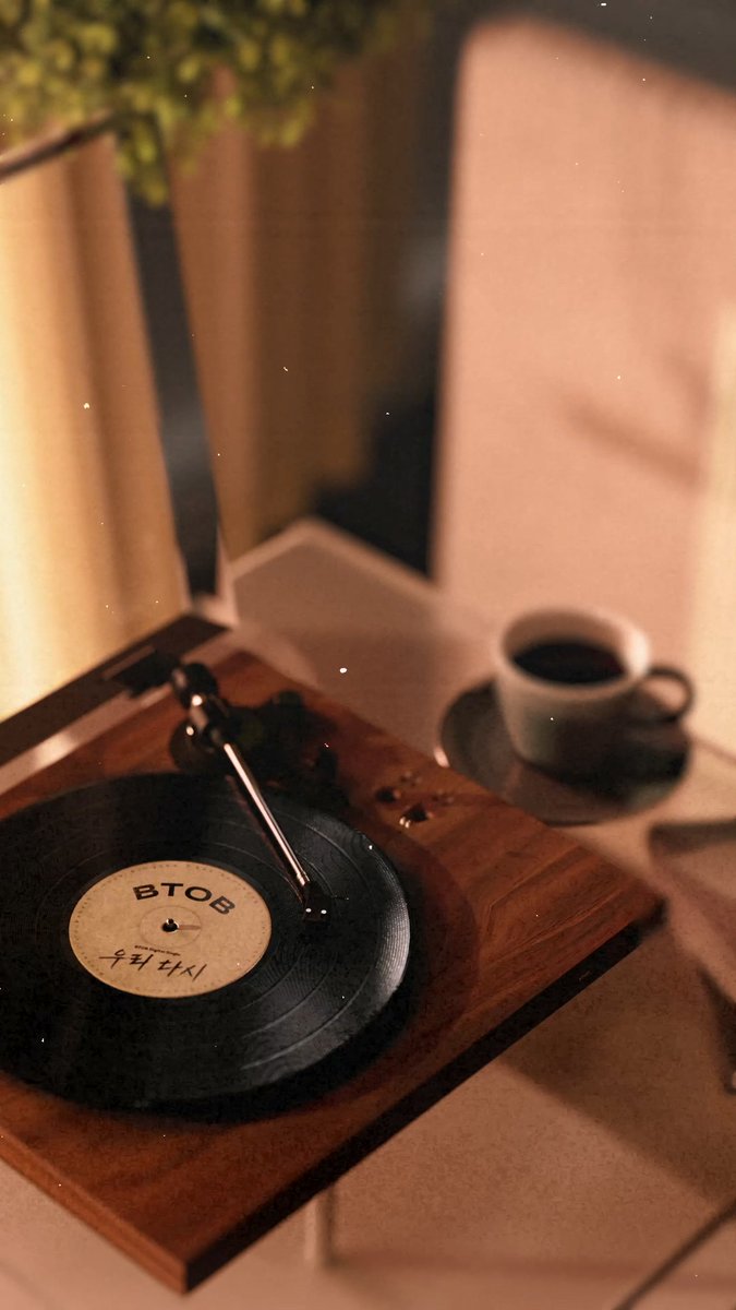slist2015's tweet photo. 비투비, 14주년 디지털 싱글 '우리 다시’…LP 감성 티저 공개

#비투비 #BTOB 
@OFFICIALBTOB
 #비투비데뷔14주년 
#비투비완전체 #비투비컴백  
#서은광 #이민혁 #이창섭 
#임현식 #프니엘 #육성재 
⬇️관련기사⬇️
https://t.co/SAQ4A2RcOF https://t.co/weVuVRBpiI