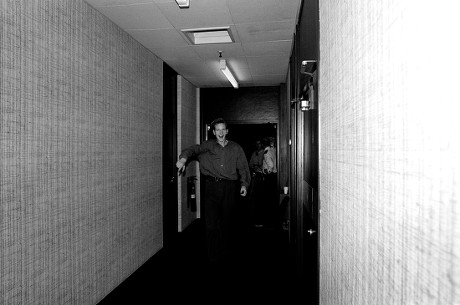 bulbous salutation tweet media