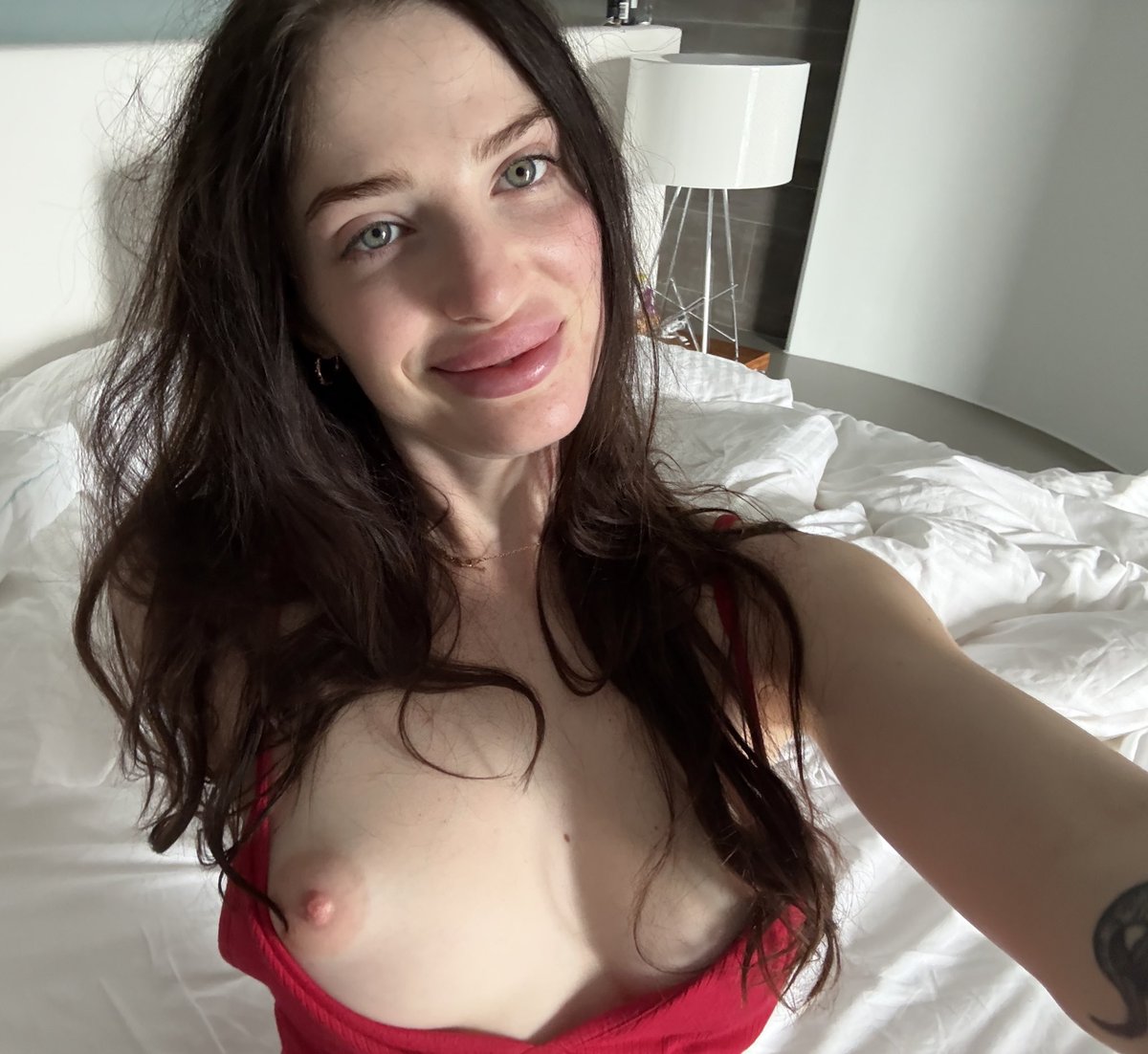 reislin_model_'s tweet photo. Got some vitamin D 🌚 https://t.co/JABFruDWBW