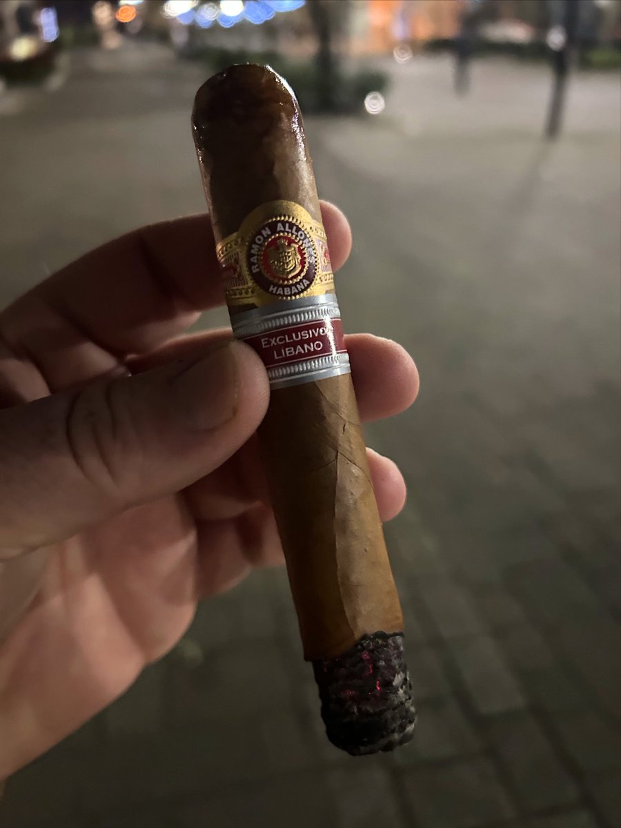 London Cigar Smoker tweet media