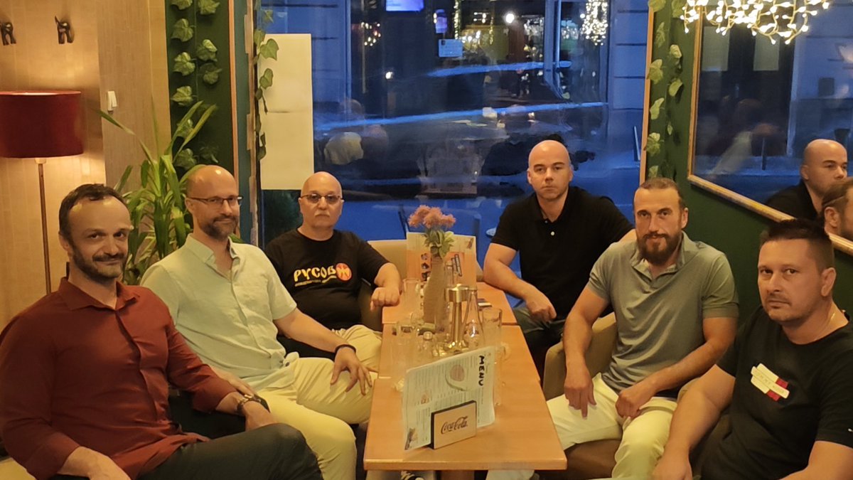 prvokanselovani's tweet photo. Шест секретара Савеза подловћенске омладине светосавске Хрватске, у илег��ли. https://t.co/vvND6DS723
