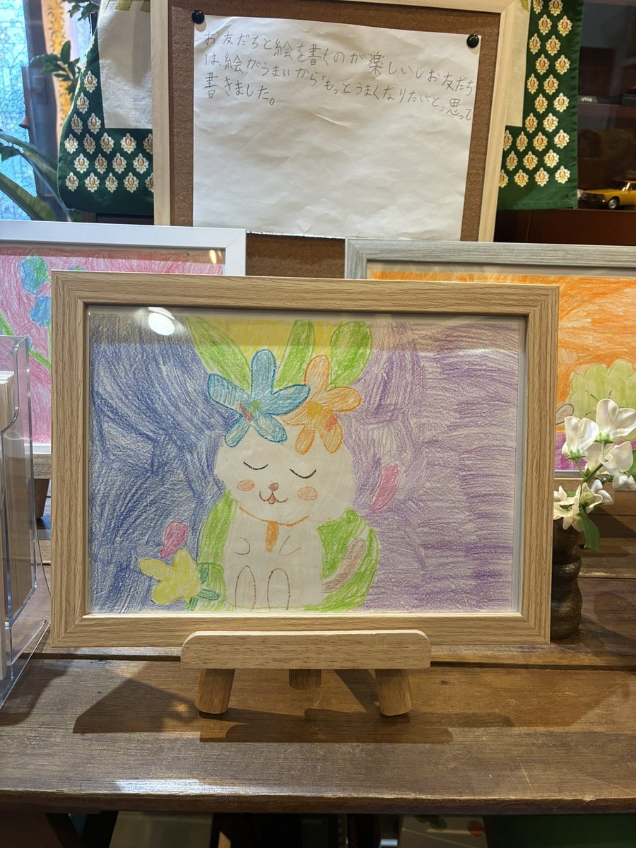 himawarismile_p's tweet photo. 【シェア、拡散のお願い】
多くの人に絵を見てもらうことが夢だと話す、入院中の女の子「みーちゃん」の作品展が22日までの期間限定で開催されています。

会場は宮城県仙台市新寺にある焙煎珈琲裏通り☕️

1枚500円〜
チャリティ販売もあります。

美味しい珈琲を飲みながらぜひご覧ください🥰 https://t.co/g6pXm7db0Z