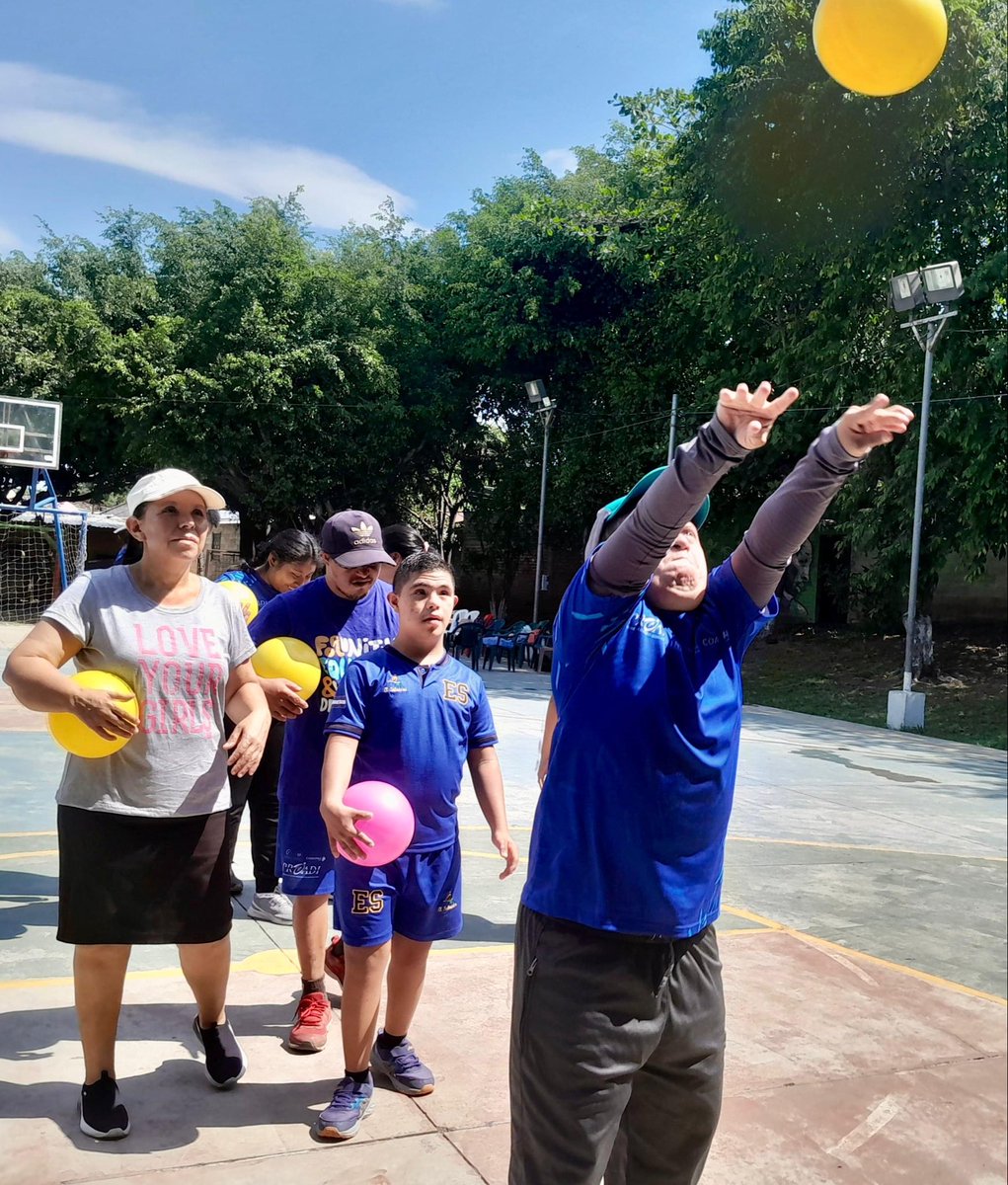 indeselsalvador's tweet photo. #PROADI | Nuestra Oficina Departamental de La Libertad, en coordinación con el distrito de Sacacoyo, continuó con la atención del Programa de Academias Deportivas Inclusivas(PROADI), en la cancha El Milagro, en Ateos.
Los 12 participantes desarrollaron dinámicas recreativas de baloncesto e integración social.
#ConstruyendoElCamino