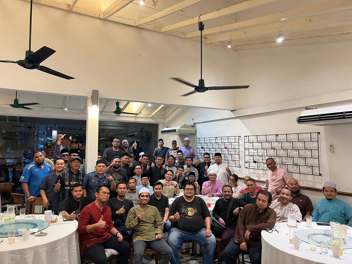 Azli Yusof tweet media