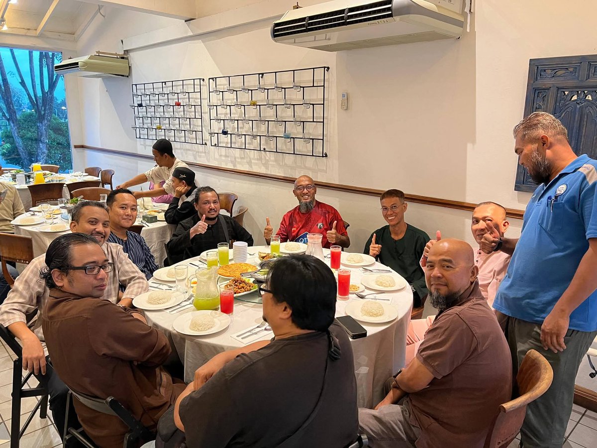 Azli Yusof tweet media