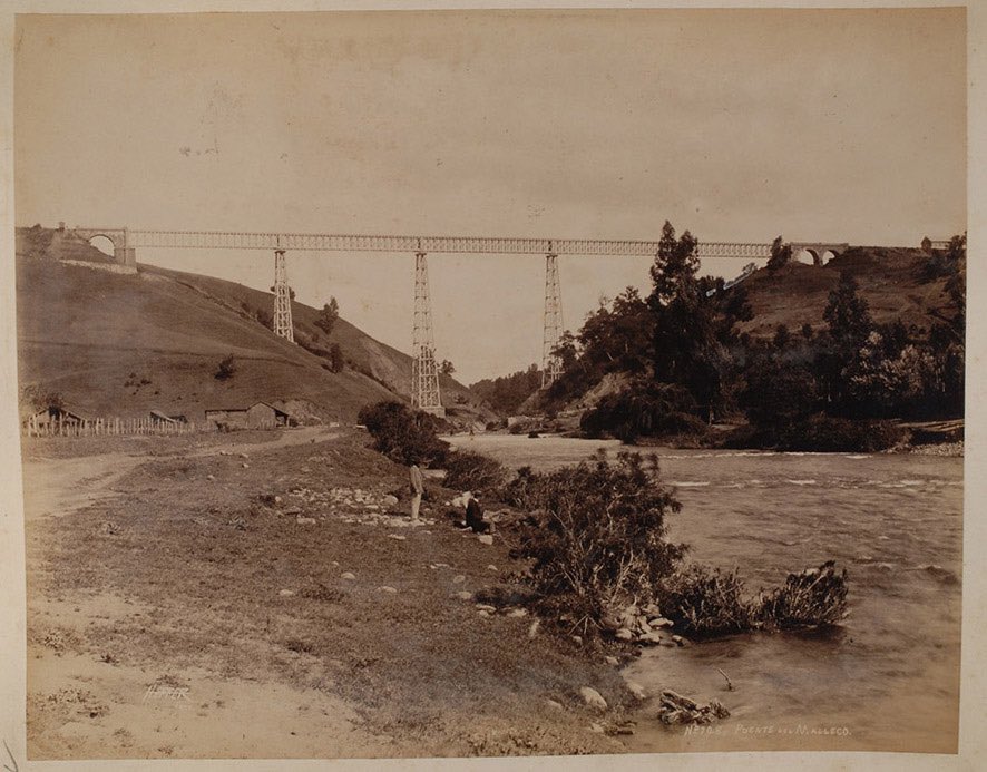 RenzoVaccarezza's tweet photo. Fragmento del discurso del Presidente José Manuel Balmaceda, pronunciado en octubre de 1890 durante la inauguración del Viaducto del Malleco.

"Este grandioso monumento marcará a las generaciones venideras la época en que los chilenos sacudieron su tradicional timidez y apatía y emprendieron la de un nuevo y sólido engrandecimiento. 
Quiero, en esta hora feliz, expresar mis votos porque los que vengan en pos de nosotros nos excedan en inteligencia, en actividad y en acierto, y sobre todo, en energía para hacer el bien y levantar más aún esta patria de nuestro corazón y de nuestros hijos".