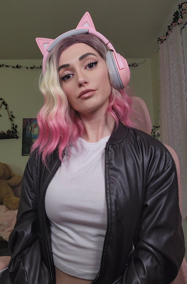 PrincessPowPow tweet media