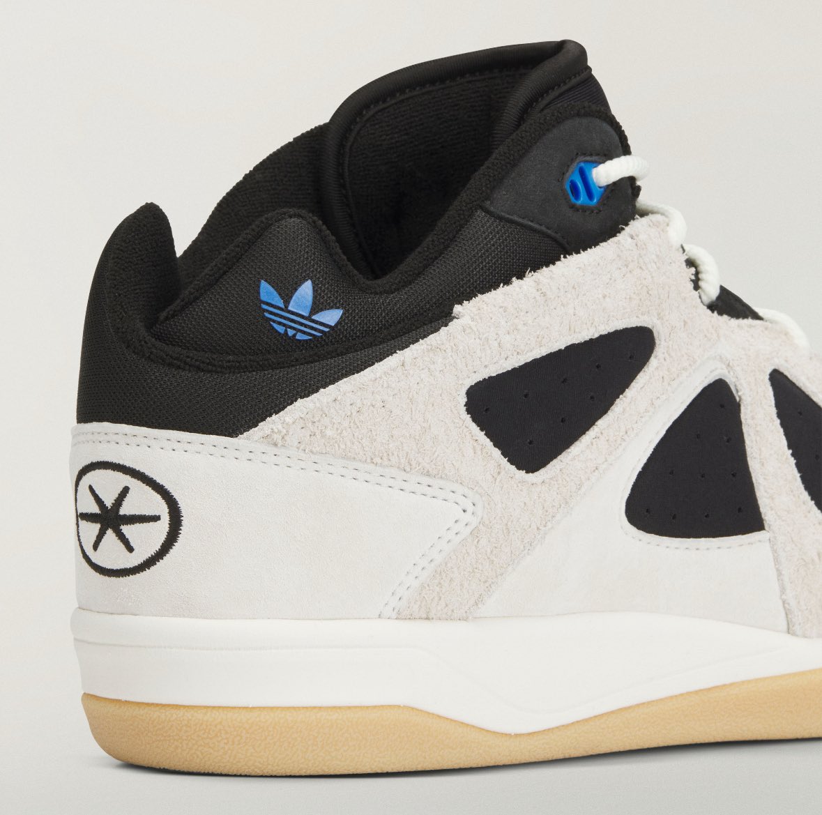 JustFreshKicks tweet media