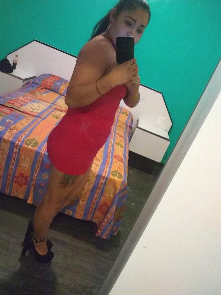 Hola buenas tardes busco grupos de WhatsApp para hacer intercambio y trios  para disfrutar de la vida swinger junto mi esposo y a solas este es mi WhatsApp es 5614332433 para que lo ingresen a los grupos de WhatsApp