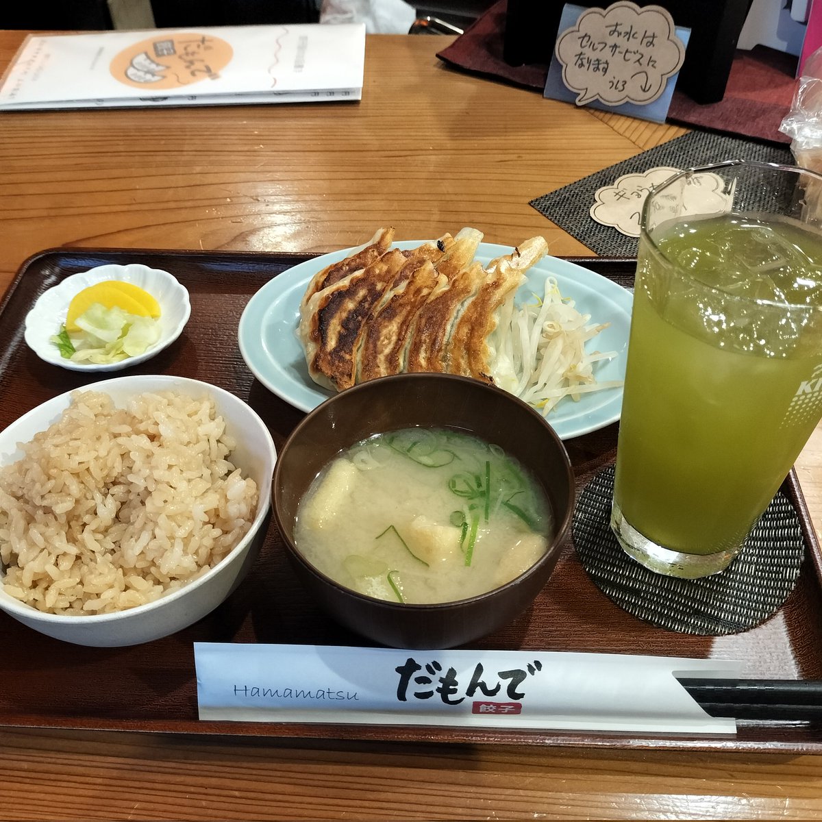 kurara07mar's tweet image. 地元のご夫婦がやられている
#だもんで
浜松餃子🥟堪能〜💖なんでもやしついてるのか聞くの忘れた🤣常連の方から浜松の美味しいお店をたくさん教えていただき✨コロッケそばがとても気になっている私🤩

さわやかは出張最終日に挑戦予定(*^^)v