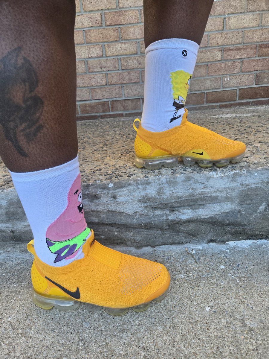 trudyspeaks's tweet image. Sometimes you don't want to lace up any kicks @Nike bring back the Vapormax Moc 2 
👟: Nike Vapormax Moc 2 'University Gold'
🧦: Odd Sox SpongeBob 
#airmax  #vapormax #everythingairmax #airmaxeveryday  #nike #nikerunning #checksoverstripes  #snkrsliveheatingup #marchmaxness