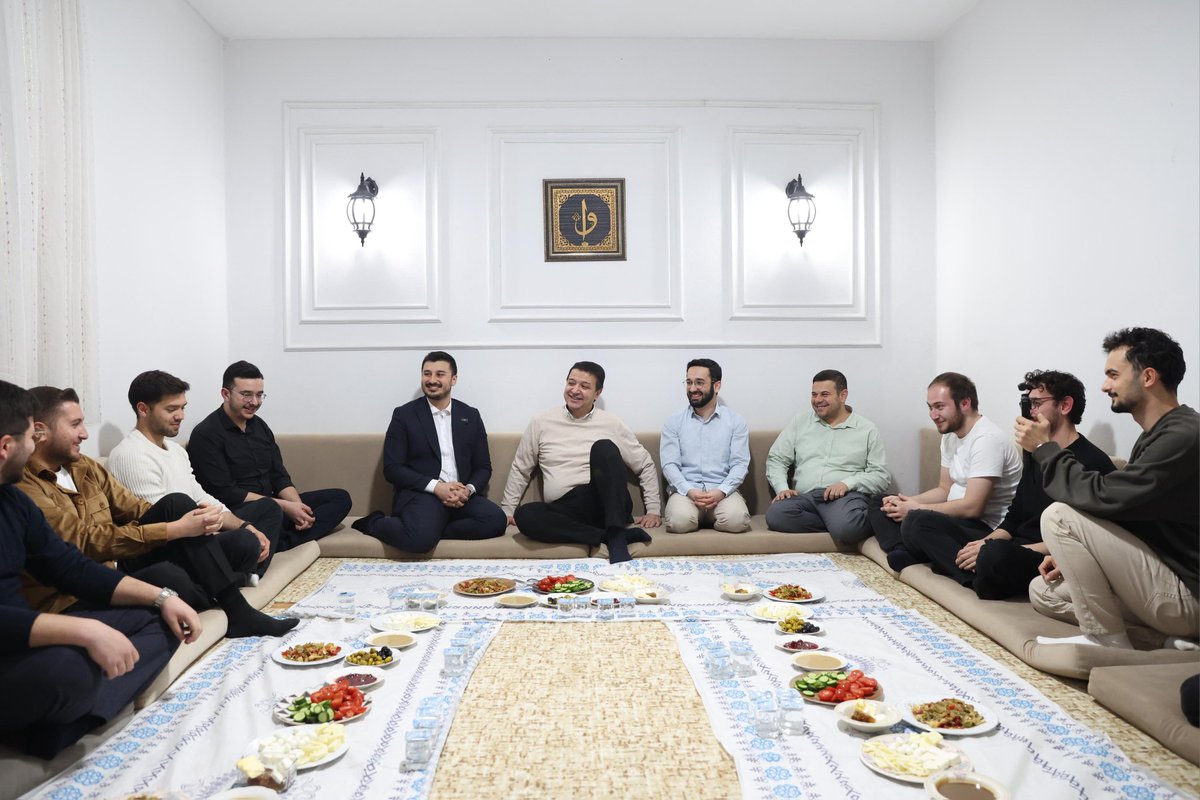 Genel Başkanımız Mahmut Arıkan, AGD Ankara Üniversite Komisyonundan öğrencilerle birlikte sahur yaptı.

#Yanındayız #Ramazan2026
