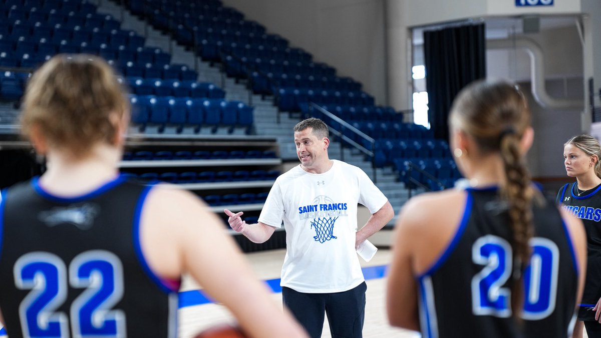 SF Women's Basketball tweet media