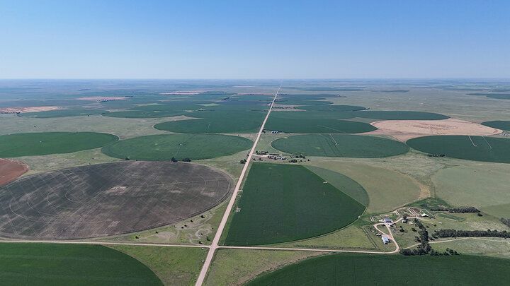 UNL_CropWatch's tweet image. Fewer #farms, slightly larger operations: new #USDA data show #Nebraska’s #ag landscape continues to shift in 2025. buff.ly/ksQVGCh 

#NebraskaAg #AgTwitter #Farming #Ag
