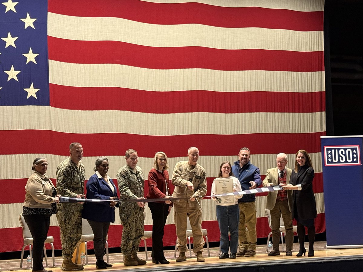 Bob’s Discount Furniture tweet media