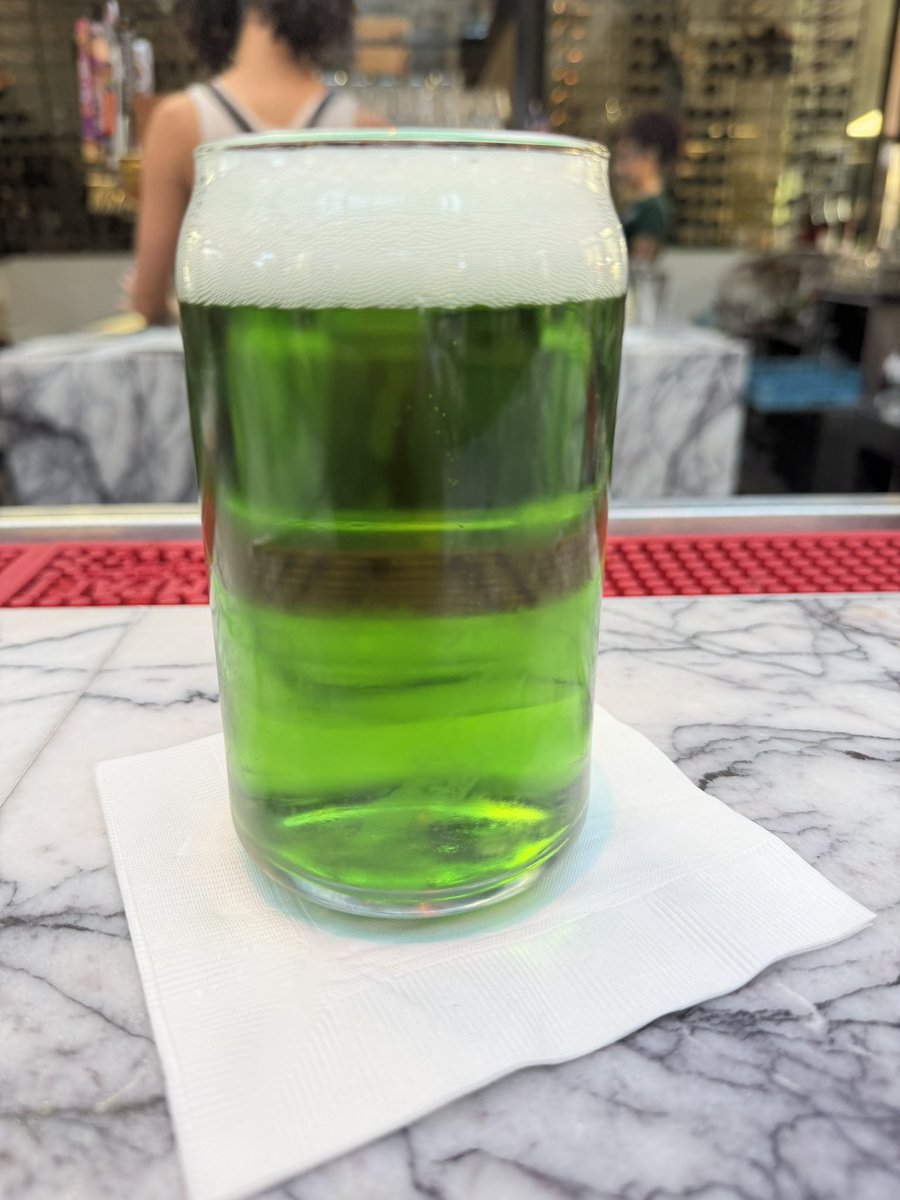 pseudocrazy's tweet image. Green beer. St Patrick’s Day. 

#greenbeer #stpatricksday
