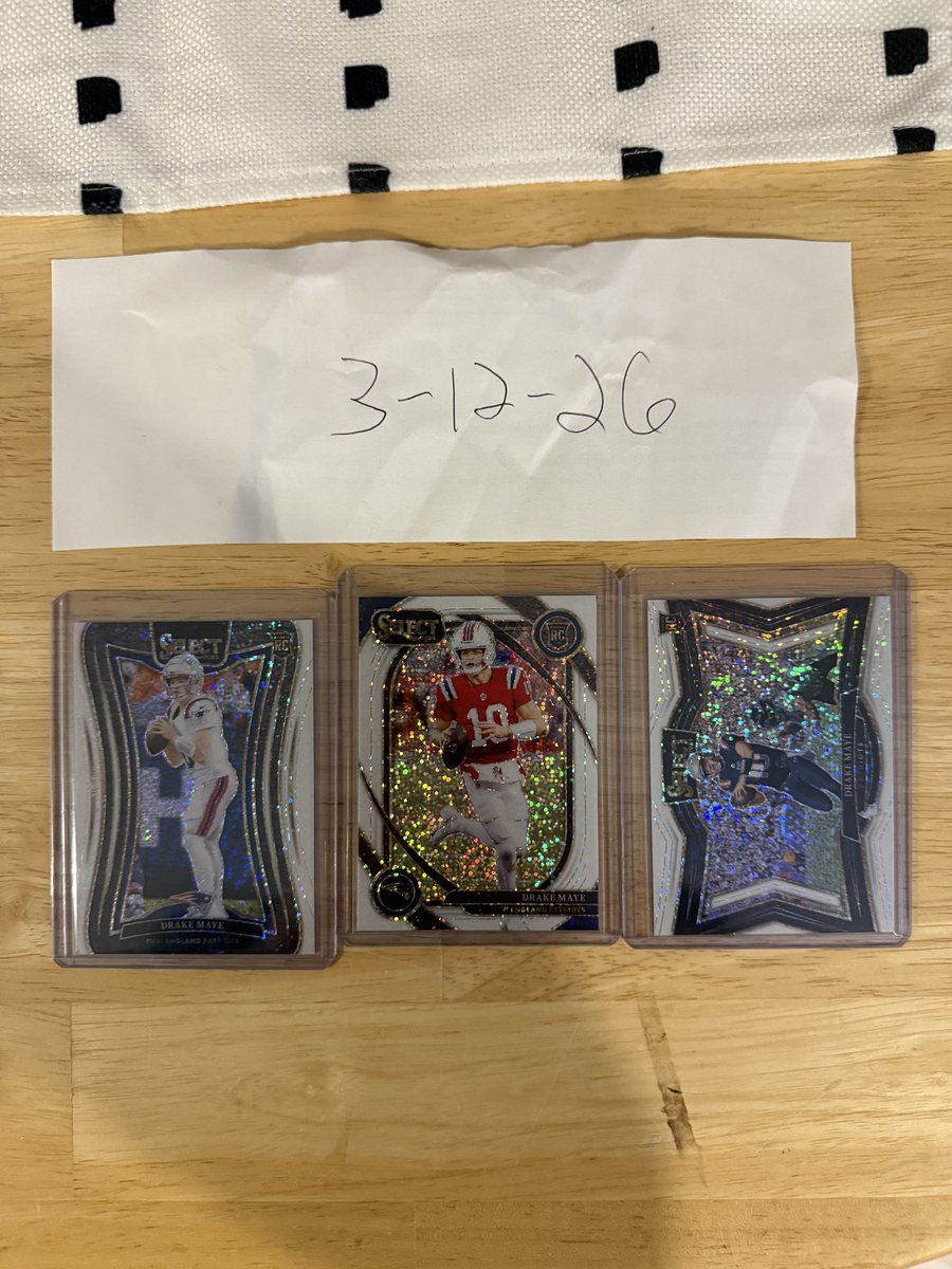 Pulled 3 Drake Maye Rookies out of one white sparkle pack. Reply if you’re interested