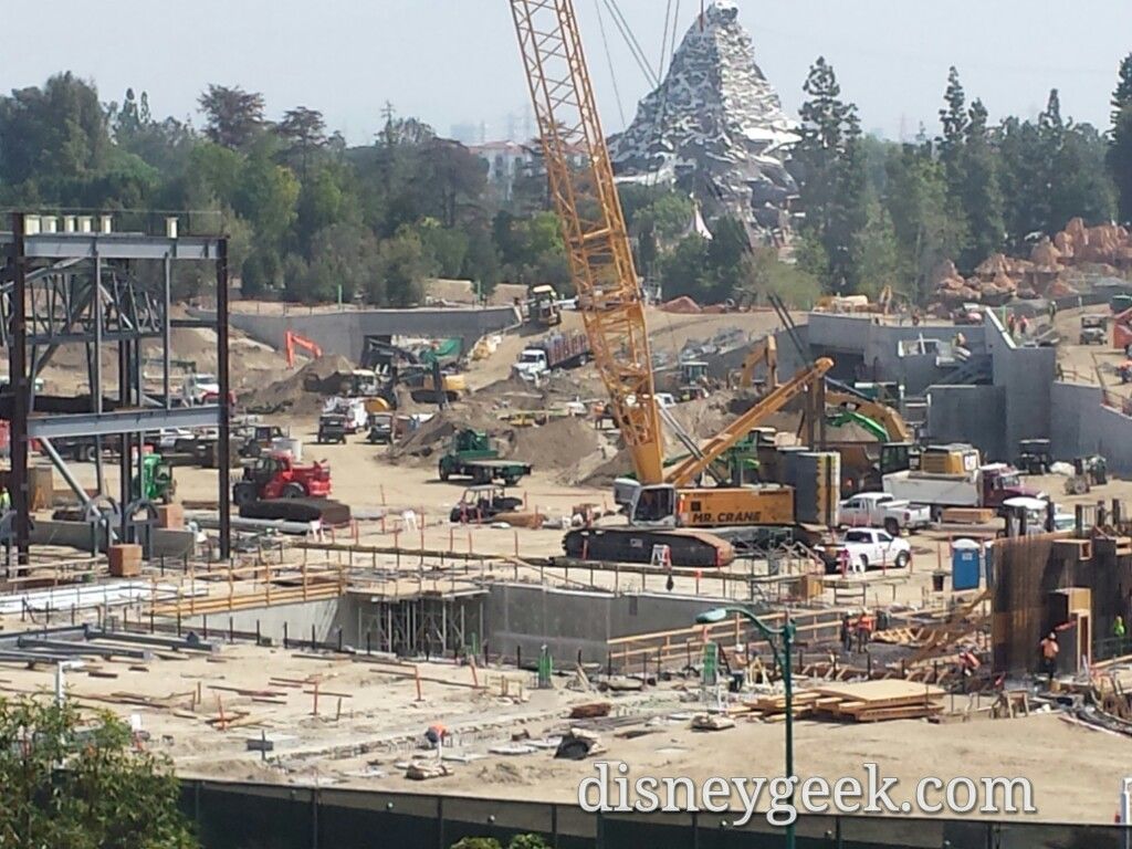 A look back at #Disneyland on this date in 2017 at the #StarWarsGalaxysEdge construction -

buff.ly/hvOUCFx