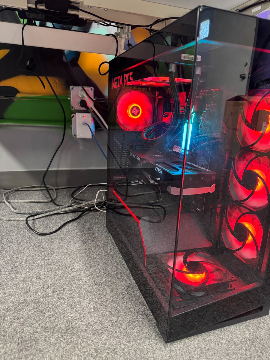 META PCs tweet media