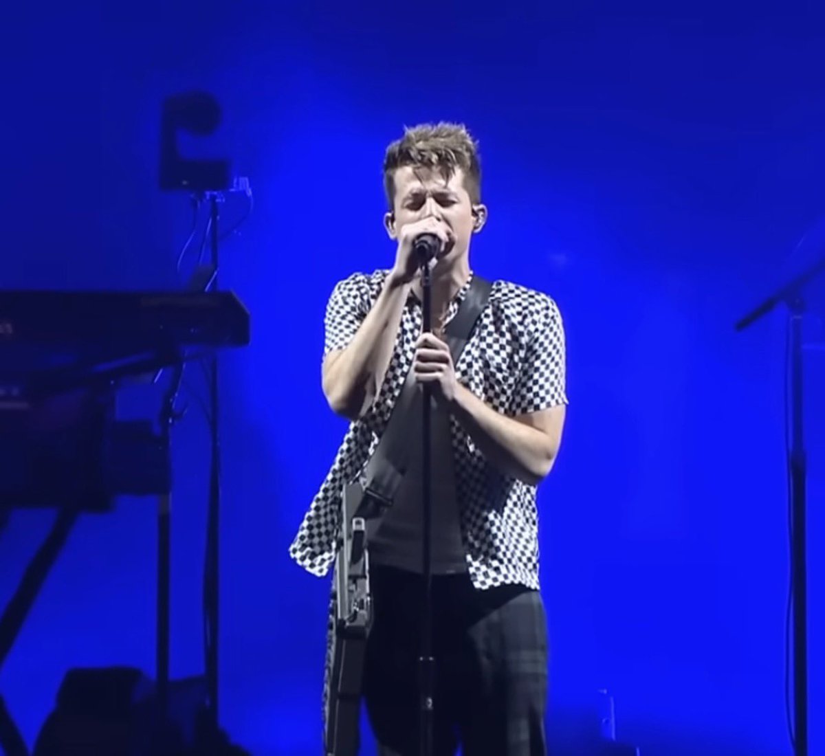 waaterbarks's tweet photo. @charlieputh i’m wearing my checkers shirt from the voicenotes tour🤭 https://t.co/LYYa3urNLn