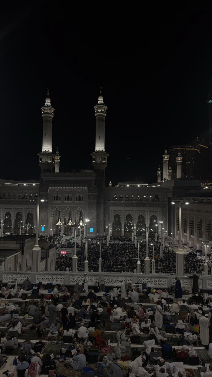 Mmuath1937's tweet photo. ليلة 29 .. ختمة القرآن الكريم

اللهم قد حضرنا ختم كتابك ،ولُذنا بجنابك ، وأنخنا مطايانا ببابك نرجو رحمتك ونخشى عذابك فلا تطردنا عن بابك ، فإن طردتنا فإنه لاحول لنا ولا قوة إلا بك https://t.co/FnnURPoenZ
