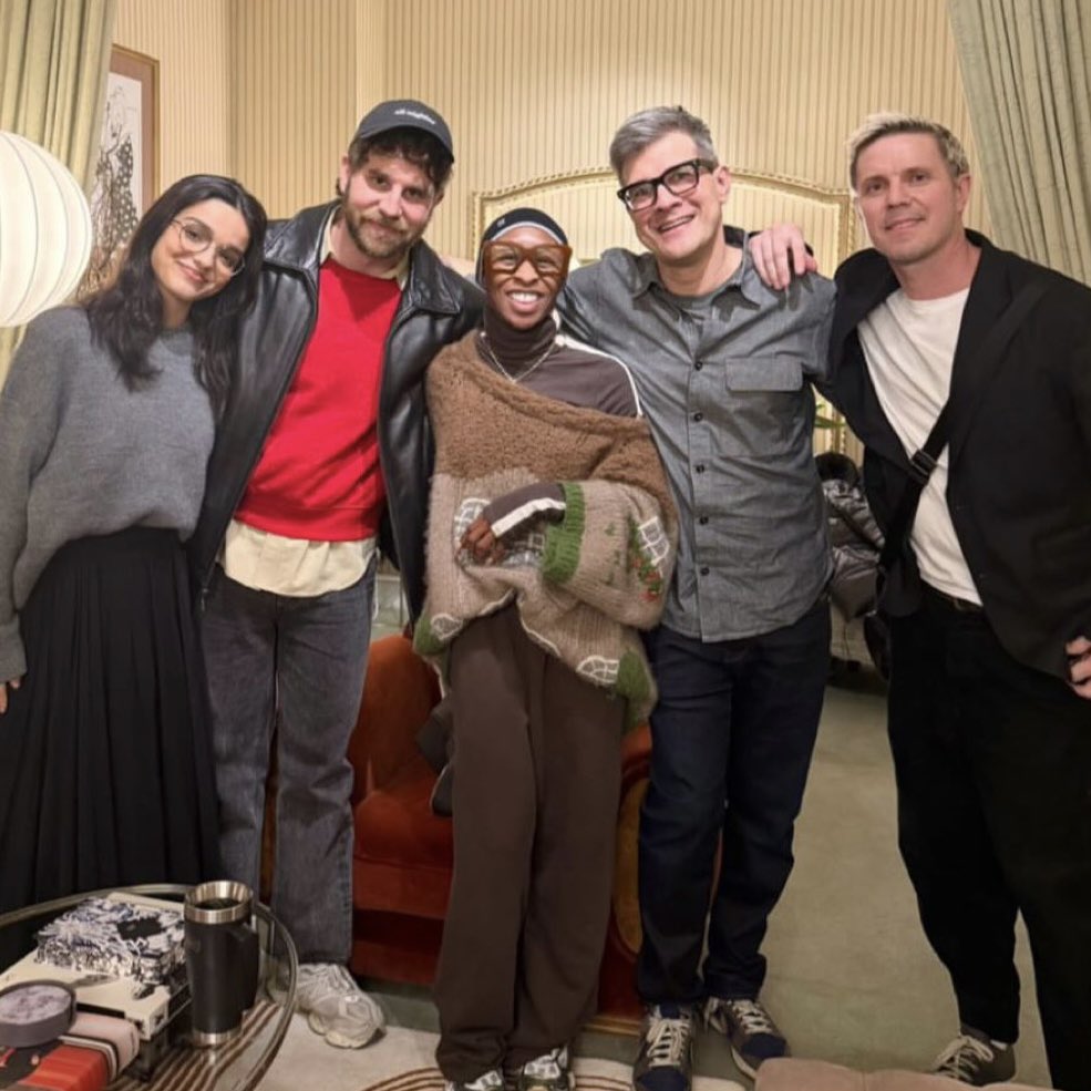 zara 🪩🎶🕊️🐍 tweet media