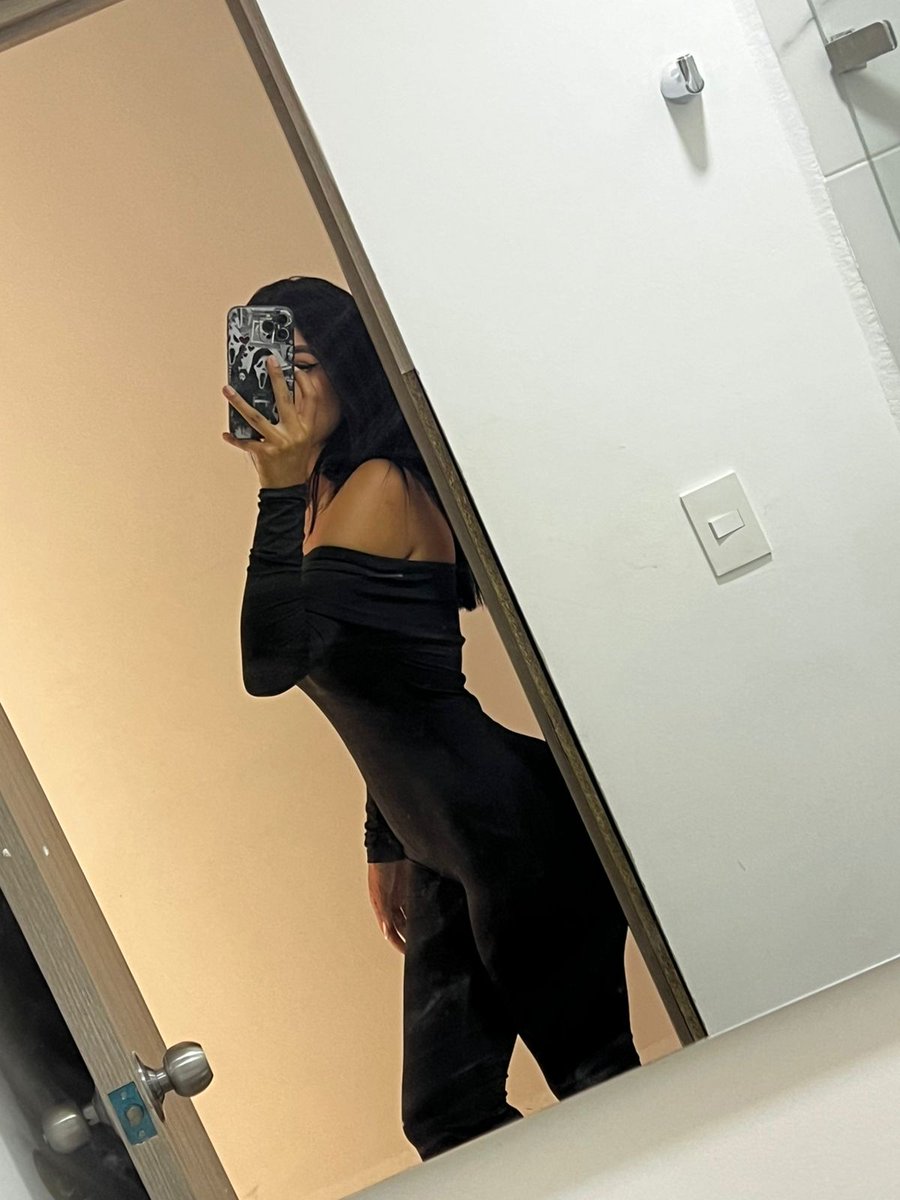 ZoeySpeat tweet media