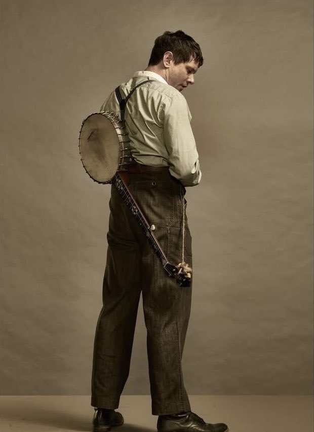 jack o’connell’s left pinky tweet media