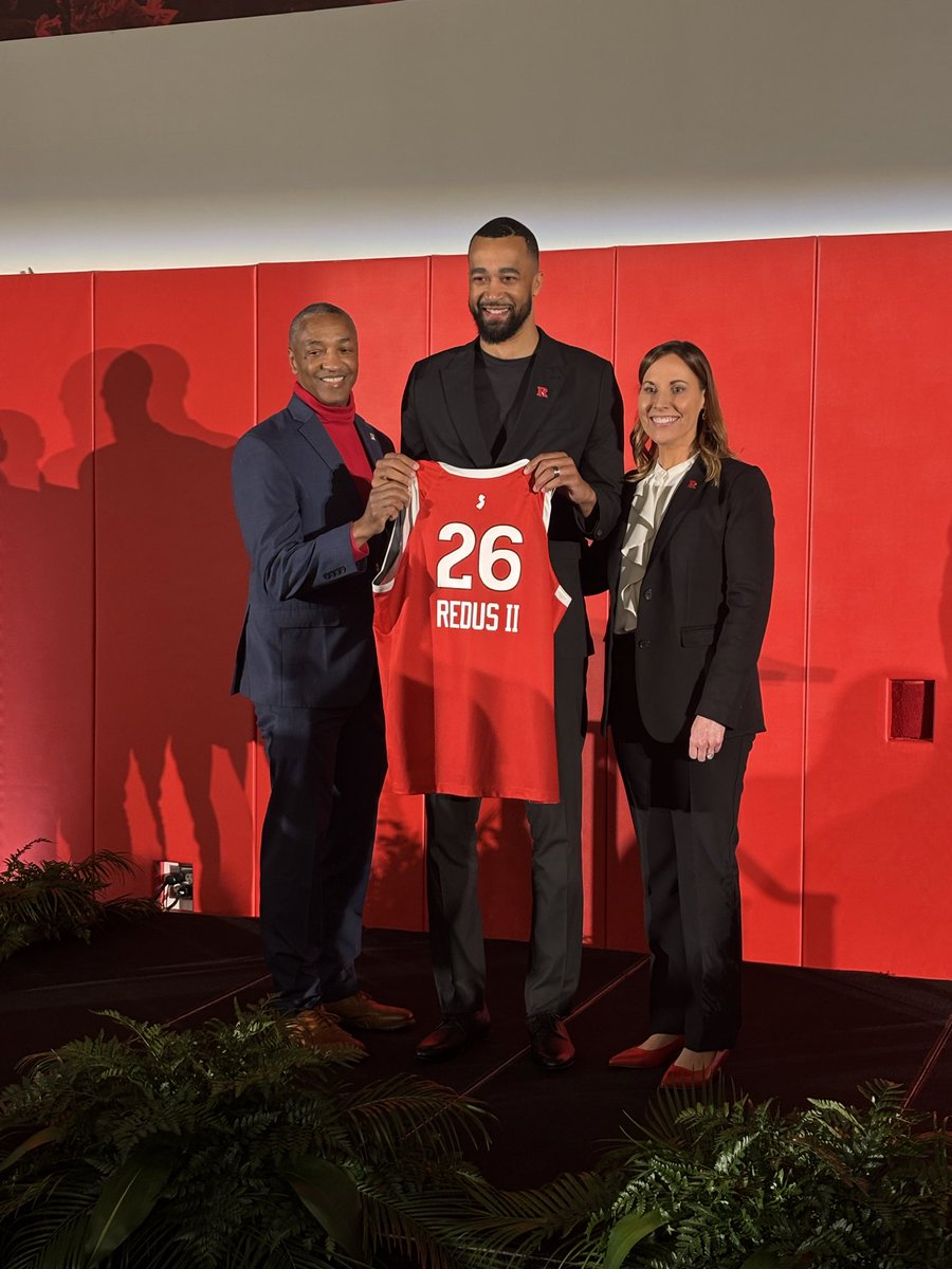 GreenyRU's tweet photo. Today was a great day for @RutgersU and the @RutgersWBB program! ⚔️ @WFTate4 @ZinnKeli

Welcome to the Banks Coach @iGREDUS, Tiffany, Ella &amp; Gio!

“Get your season tickets now because soon, I’m telling you, there won’t be a lot of them available.” ⤵️

🎟️ https://t.co/X6q7bC4SuU https://t.co/MilAbQjNAp